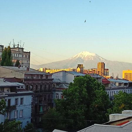 Umba Apartment N3 - Balcony And Mount Ararat View Yerevan Exterior photo